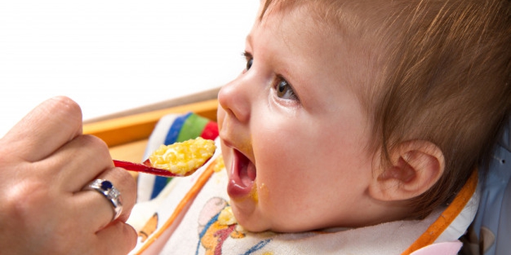 Metode Spoon Feeding untuk Mudahkan Pemberian MPASI
