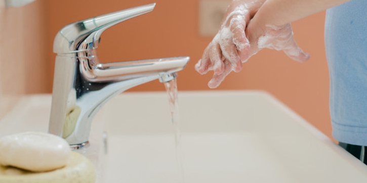 Moms, Belajar Mencuci Tangan Sejak Dini Penting, Lho!
