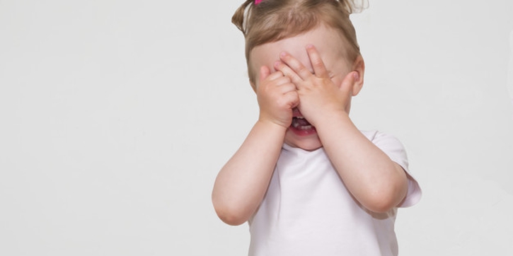5 Penyebab Bayi Sering Memukul Kepalanya Sendiri