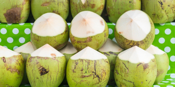 Manfaat Minum Air Kelapa Hijau untuk Kesehatan Tubuh Anda