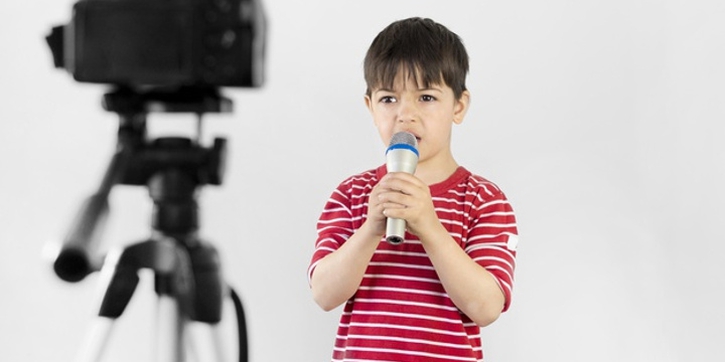 7 Tips agar Anak PD Bicara di Depan Banyak Orang