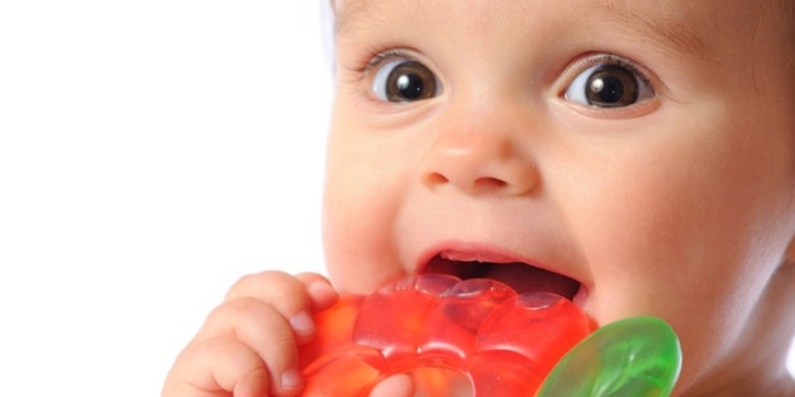 Wajib Tahu, Ini Tips Memilih Teether yang Aman untuk Bayi