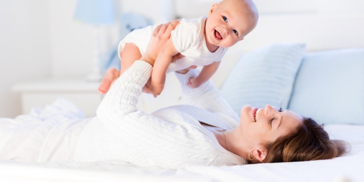 Bikin Si Kecil Cerdas, Ini 5 Manfaat Bermain untuk Bayi Anda
