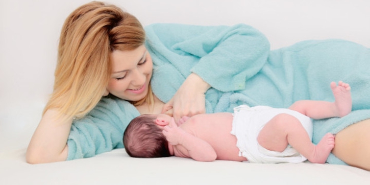 Bayi Suka Menendang-nendang saat Menyusu? Ini Alasannya