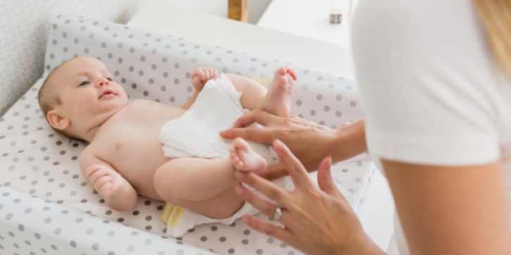 Normalkah Bayi Sering Buang Air Besar? Ini Faktanya, Moms