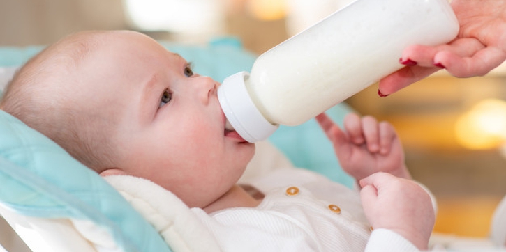 Ini Bahayanya Jika Bayi Minum Susu Sapi Segar