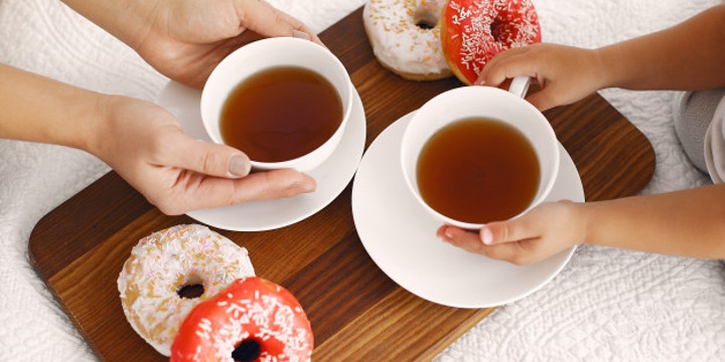 Moms, Ini Bahaya Balita Terlalu Banyak Minum Teh Manis