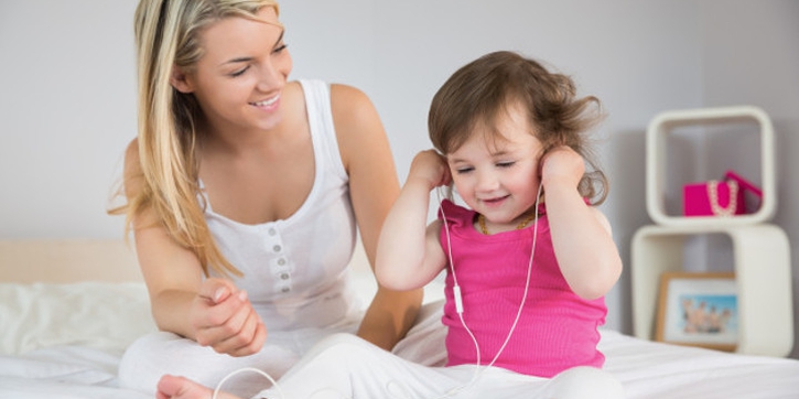 Ingin Anak Tidur Nyenyak? Dengarkan 8 Podcast Dongeng Ini!