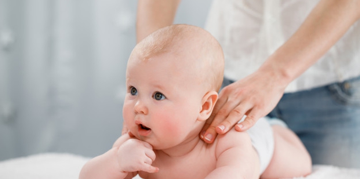 7 Tips Memilih Minyak Pijat Bayi yang Aman dan Nyaman
