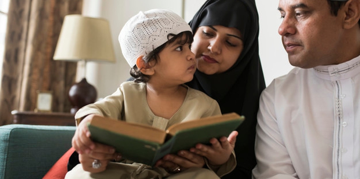 Jangan Ragu untuk Mengenalkan Agama pada Anak, Moms