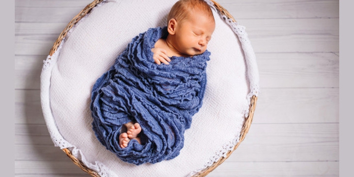 Bayi Sering Kaget, Bahayakah? Ini Cara Mengatasinya