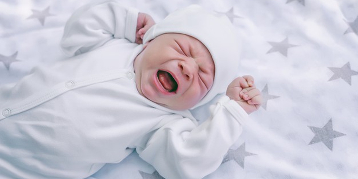 Antipanik! Ampuh Tenangkan Bayi Menangis dengan Metode 5S
