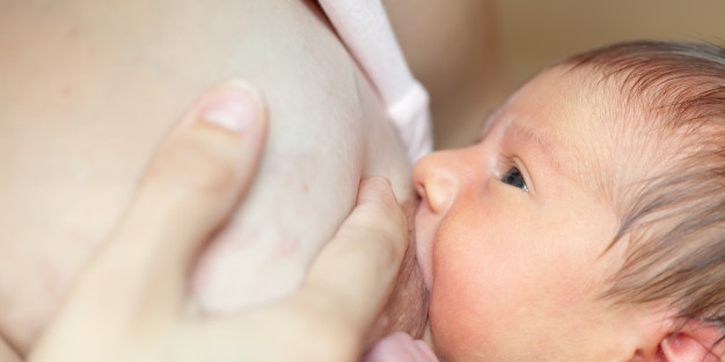 5 Hal Agar Moms Lancar Menyusui Pasca Melahirkan