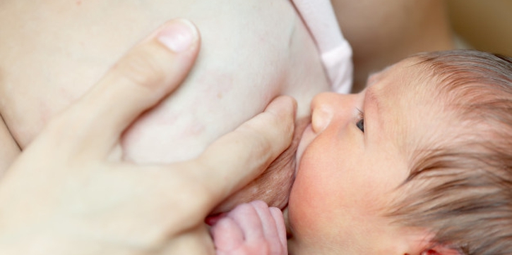 Ini Penyebab Bayi Rewel dan Tidak Mau Menyusu, Moms