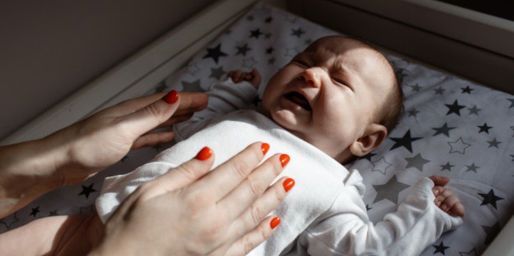 Jika Bayi Kejang Namun Tidak Demam, Lakukan Ini, Moms!