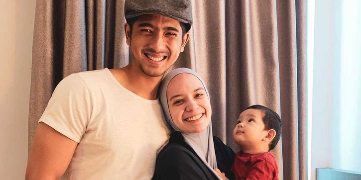 Potret Kehangatan Keluarga Kecil Bahagia Arya Saloka dan Putri Anne