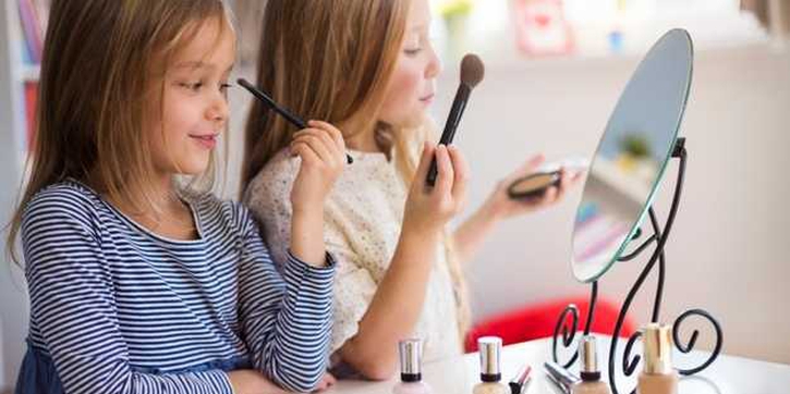 Yang Harus Diperhatikan Orang Tua saat Anak Mulai Pakai Makeup