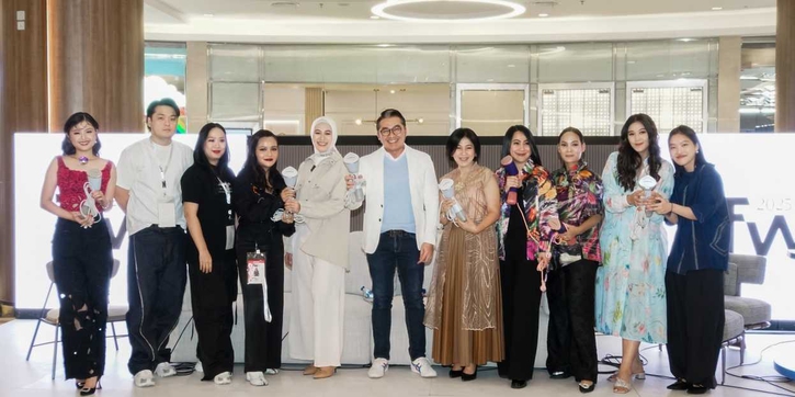 Hadirkan Inovasi Canggih, Philips Luncurkan Handheld Steamer di Jakarta Fashion Week