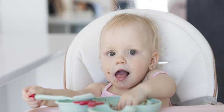 Tips Memberikan MPASI pada Bayi yang Alami Alergi