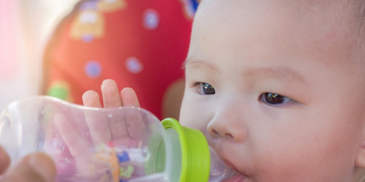 Amankah Bayi Minum Air Isi Ulang?