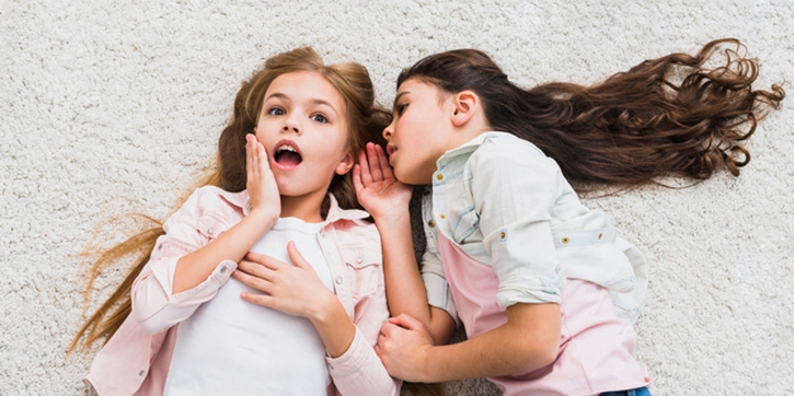 Anak Suka Menguping dan Bergosip? Ini Solusinya, Moms