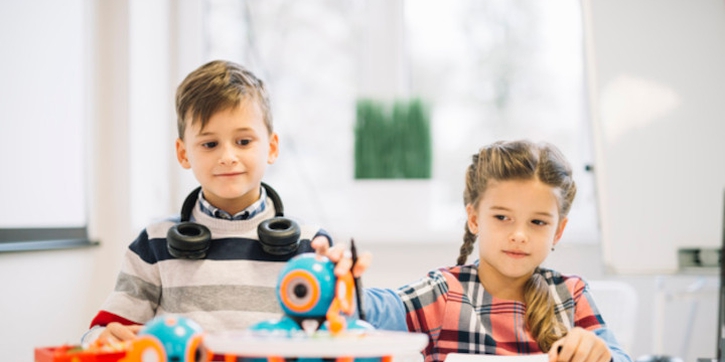 Manfaat Mainan Robot untuk Tingkatkan Kecerdasan Anak