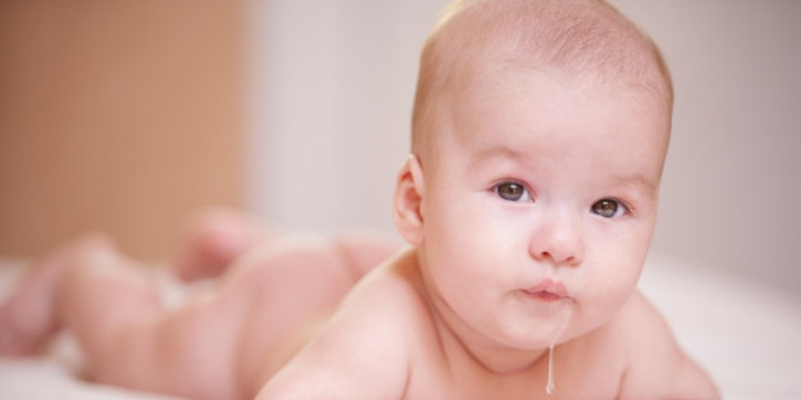 6 Penyebab Bayi Sering Mengiler dan Cara Mengatasinya