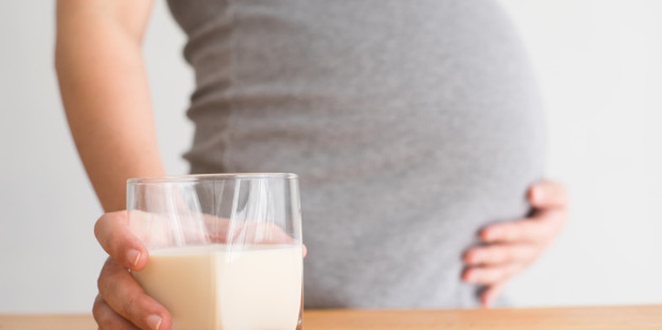 Ini Penyebab Ibu Hamil & Menyusui Rentan Osteoporosis! 