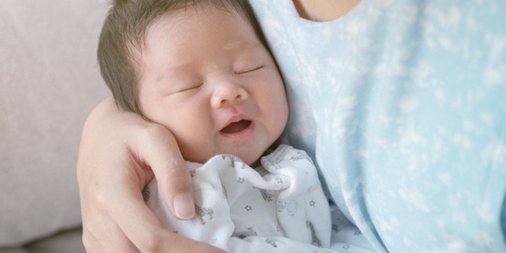 Rekomendasi Bantal Menyusui agar Busui Nyaman MengASIhi