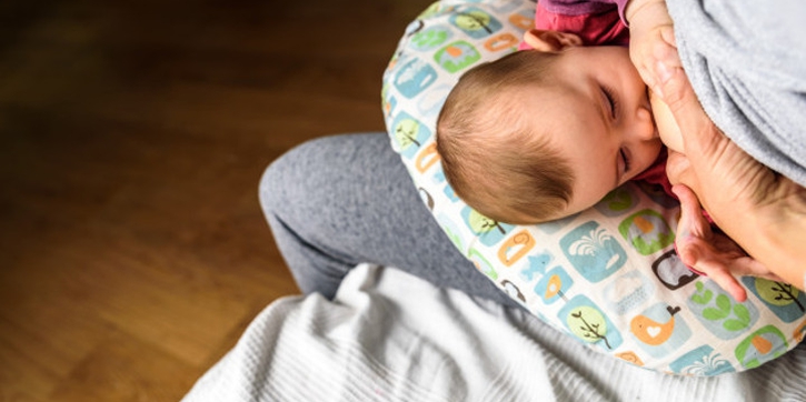 Rekomendasi Bantal Menyusui untuk Nyamankan Ibu dan Bayi