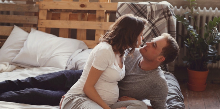 5 Aturan untuk Aman Bercinta saat Anda Tengah Hamil
