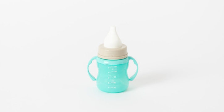 Perhatikan Hal Berikut saat Bayi Menggunakan Sippy Cup