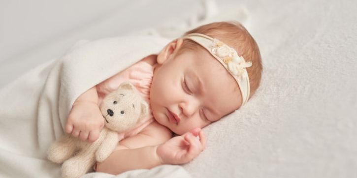 5 Kebiasaan Orang Tua yang Sering Mengganggu Tidur Bayi