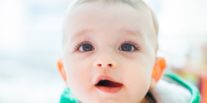 Cara Ampuh Melentikkan Bulu Mata Bayi