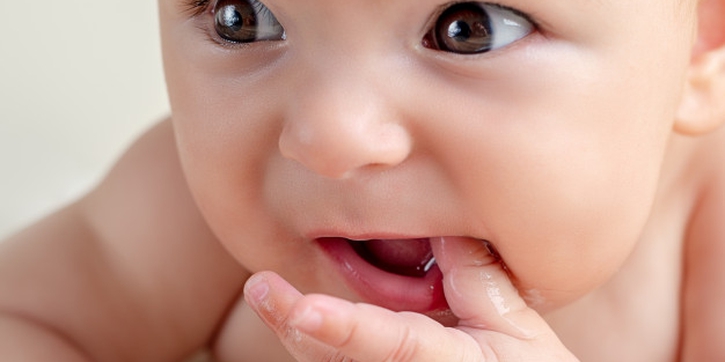 Kenali Serba-Serbi Tumbuh Gigi pada Bayi Yuk, Moms! (1)