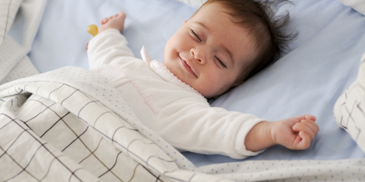 Mengenal Hypnogely, Penyebab Bayi Sering Tertawa saat Tidur