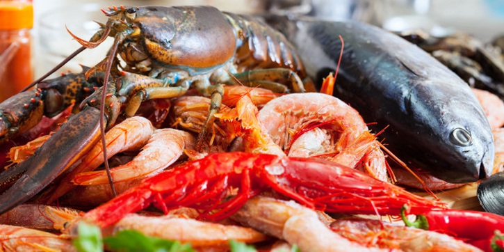 Kapan Boleh Memberikan MPASI Seafood pada Anak?