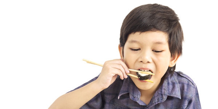 Bolehkah Balita Ikut Makan Sushi dan Sashimi?
