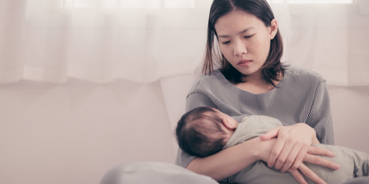 5 Tanda Ibu Melakukan Mom-Shaming pada Dirinya Sendiri