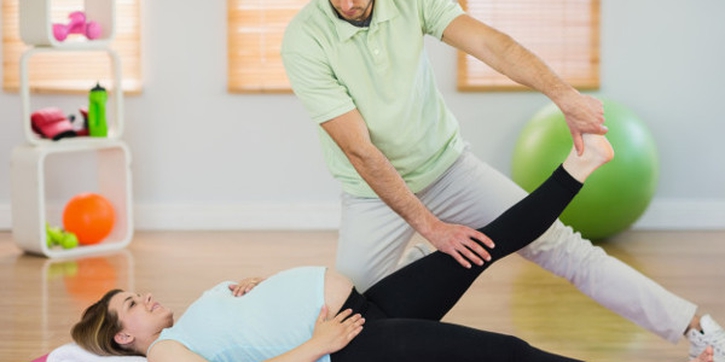 10 Tips Atasi Kaki Bengkak saat Hamil