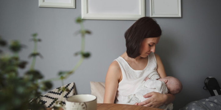 Ibu Menyusui Kena Cacar, Haruskah Tetap Menyusui Anak?