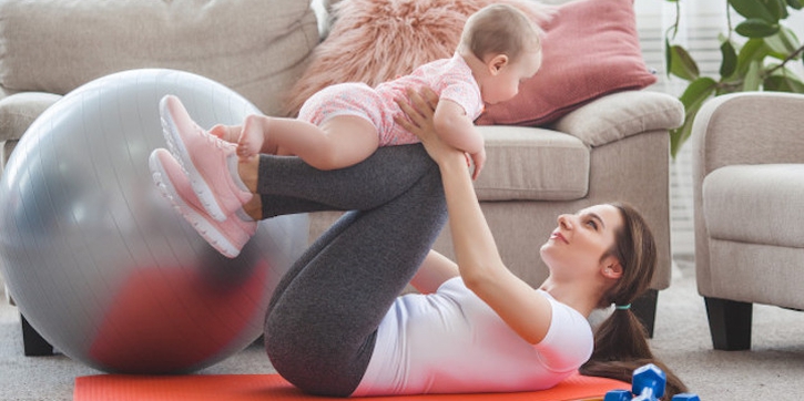 Ide Olahraga Bersama Bayi di Rumah saat Pandemi Corona