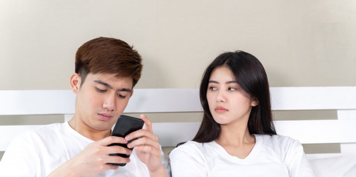 10 Sifat dan Kebiasaan Suami yang Sering Bikin Istri Kesal