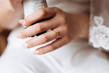 Bukan Sekadar Tanda Ikatan, Inilah Makna Cincin di Jari Manis Kiri Wanita
