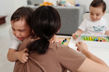 7 Cara Mengatasi Anak Tantrum di Depan Umum