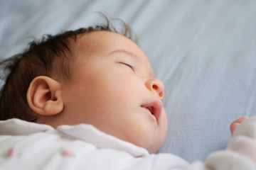 Warna Bibir Bayi Normal dan Kapan Harus ke Dokter