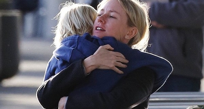 Naomi Watts Sedih Tinggalkan Anak-anak