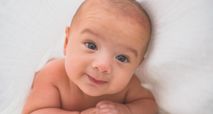 Ini Sebabnya Bayi Menyukai Anak Kecil Lain