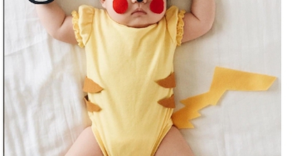 Bayi Berpose Lucu Saat Tertidur Pulas