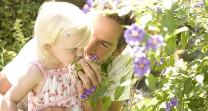 Manfaat dan Tips Mengajak Anak Berkebun